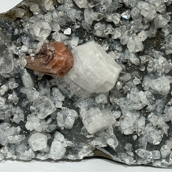Apophyllite and stilbite Crystal self standing - Picture 5 of 12